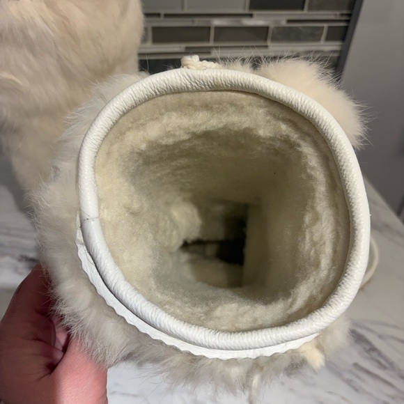 Mukluks Rosa Scribe Custom handmade Indigenous Art Beaded rabbit fur - Picture 8 of 10